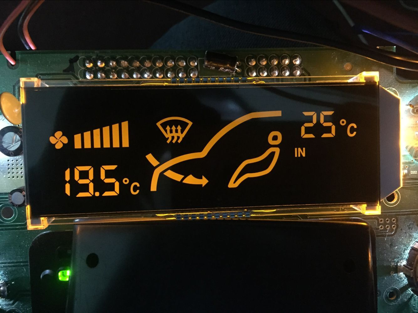 Car air conditioner controller LCD